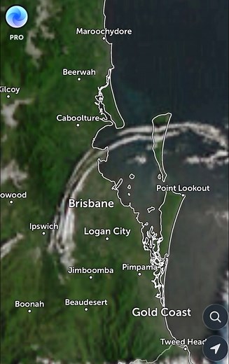 35K views · 163 reactions | Did you see it? Satellite loop of the well-defined roll cloud that swept across Brisbane this morning — courtesy of Zoom Earth Pro. This spectacular feature formed as a southerly wind change undercut the warm, humid air ahead of it, creating that classic rolling appearance as the cooler air surged northward. 12/11/25 | SE Qld Weather Photography -Chris McFerran | Facebook