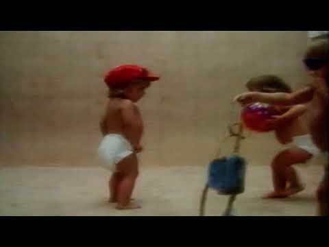 PEAUDOUCE BABYSLIPS (SUMMER HOLIDAY) French Type of Pampers - Advert 1981