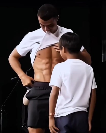 Ronaldo showing his abs #shortsfeed #ronaldo