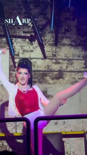 Vicky Vee Sneakernight