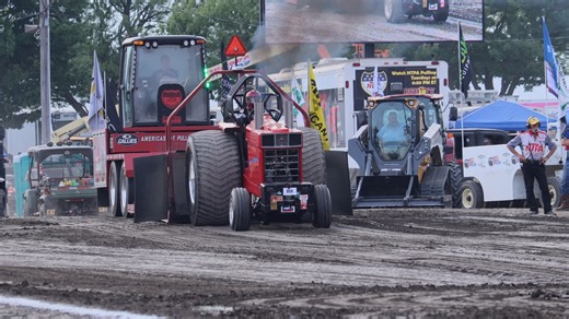 Super Rooster joins the pull-off!! | NTPA Truck and Tractor Pulling