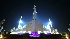 Take a tour of Abu Dhabi's Sheikh Zayed Grand Mosque