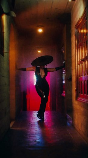 Chlöe on Instagram: "PRAY IT AWAY OUT NOW 🙏🏽🫀"