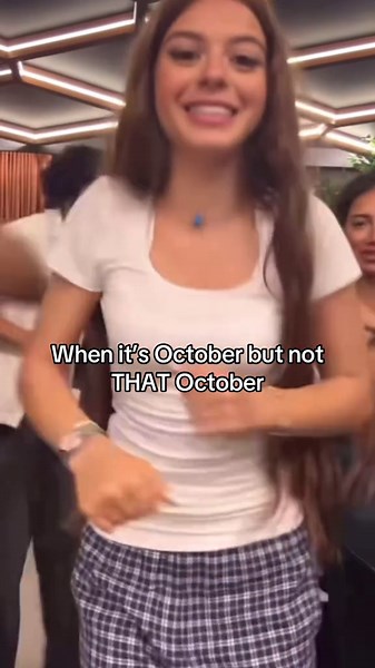 When Zahide released her first song @𝐙𝐀𝐇𝐈𝐃𝐄 #fyp #GOVIRALL #zahide #song #october