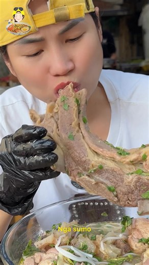 Thử Thách Nga Sumo Ăn Bún Bò Ngập Mỡ