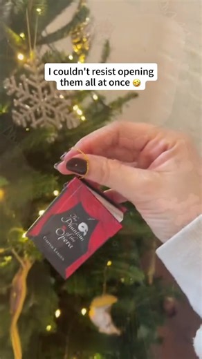 Tired of gifting the same old chocolate advent calendars that vanish in a bite? Want to turn Christmas countdown into a cozy reading ritual with grandkids? Struggling to find a holiday gift that’s meaningful, reusable, and perfect for book lovers? 📚 25 stories of Christmas magic: Each mini book is packed with short tales and festive warmth—ideal for bedtime snuggles or family evening reads, turning 25 days into a journey of joy and imagination! 🎄 Tree-ready ornament charm: Comes with a golden 