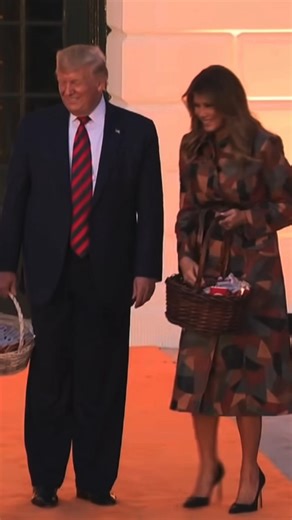 During a Halloween celebration at the White House, President Trump seemingly pulled the same light-hearted prank on a trick-or-treater that he famously pulled on a child dressed as a Minion six years ago. 🤣 | New York Post