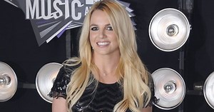 Britney Spears desafina en una grabación de su canción Alien