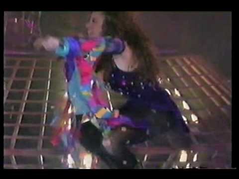 Gloria Trevi "A Gatas"