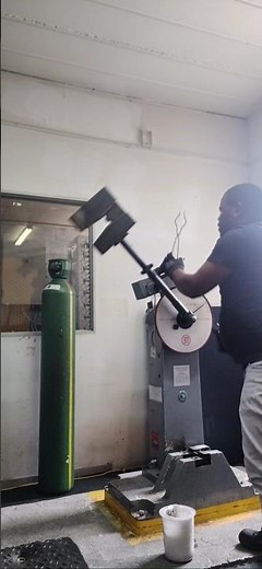 HOW TO CONDUCT CHARPY IMPACT TEST IN METALLURGICAL LABORATORY (V-NOTCH ON MOUTON PENDULE DE CHARPY)