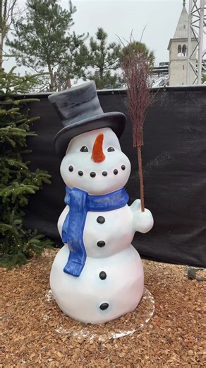 Europa-Park Snowman wird eingeschneit #europaparkrust #rust #europapark