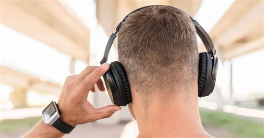 O que a ciência sabe sobre os riscos para a saúde dos fones bluetooth?