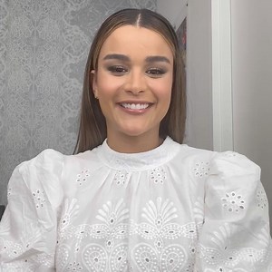 1.1K reactions · 66 shares | Clarissa te invita a ganar miles de puntos con Fetch Rewards jugando juegos populares en tu celular y completando distintos logros para canjear por premios y así poder adquirir útiles escolares y deliciosos snacks. Descarga la app gratuita FETCH y ¡Premia tu vida! ✂️✏️️ | Univision | Facebook