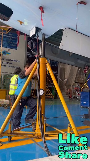 136K views · 1.1K reactions |  Nose Landing Gear Jacking for...
