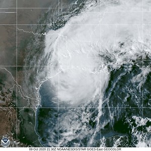 1.4K views · 215 reactions | The eyewall of Hurricane #Delta is now moving onshore in southwest Louisiana. See hurricanes.gov for the latest information NOAA NWS National Hurricane Center | World Meteorological Organization | Facebook
