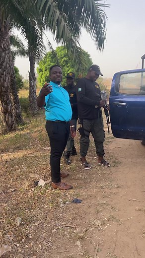 Police Amplifiers happy to meet us on set today | Amplifierstv