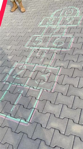 👏🏻The USAG Italy command team and other military leaders 🪖from the Vicenza Military Community welcomed the Vicenza High School, Middle and Elementary School students 🧑‍🎓back for the 2025-2026 school year with cheers and claps for all.🎉 DODEA Vicenza Elementary School DODEA Vicenza Middle School DODEA Vicenza High School DODEA Europe Student Activities & Athletics 173rd Airborne Brigade U.S. Army Southern European Task Force, Africa #classof2026 #dodeaeurope #vicenzahighschool | U.S. Army G