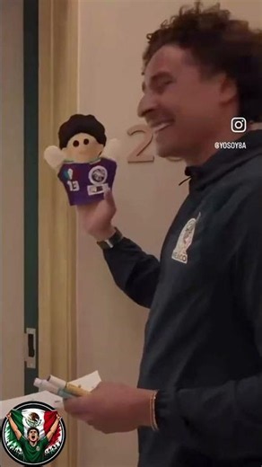 ¡Memo Ochoa le deja TAREA a Gilberto Mora! 😂 El video que enamoró a toda México 🇲🇽