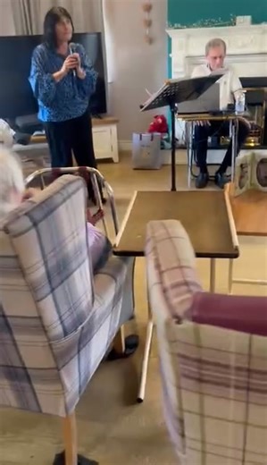 Lovely afternoon all together singing with Karen Diolch o galon Karen pawb wedi enjio 🎵🎶 xx | Plas Hedd