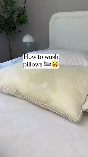 How to wash pillows in the washing machine 🌹💦 #laundryhacks #homehacks #homehackswithcarolina #cleaningtips #cleaninghacks #laundrytips | House Decor Inspiration