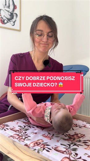 CZY DOBRZE PODNOSISZ SWOJE DZIECKO? 😱 W pierwszych dniach życia dziecka pojawiają się też pierwsze wątpliwości typu: czy nie uszkodzę dziecka przy zmianie ubranka 🥶, czy maluch się rozwija tak jak należy🙈, czy ma to słynne „napięcie” mięśniowe normalne czy może jednak wzmożone? 😳 STOP! ❌ A może jednak osłabione? 🙈 i jeszcze wszędzie straszą asymetrią i prawidłowo ukształtowaną główkę 🤬 Jak w tym gąszczu informacji nie popaść w paranoję a jednocześnie zaufać swojej intuicji? Postaw na jedno