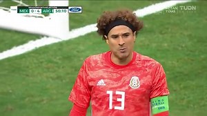 ¡Un histórico, un capitán y un ídolo! 🔥 Estas son las mejores atajadas de Memo Ochoa con la Selección Mexicana. 👏😎🇲🇽 | TUDN USA