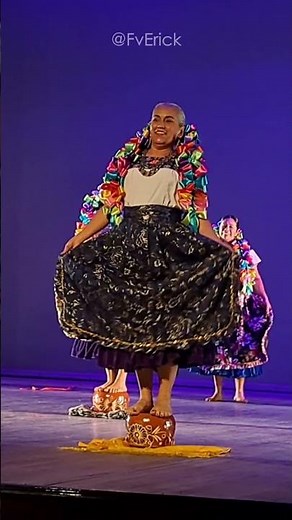 Qué manera de BAILAR la DANZA de las OLLAS 😍 puro MICHOACAN 🔥