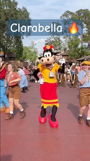 Clarabelle has the best dance moves in all of The kingdom #dancing #magickingdom #disney