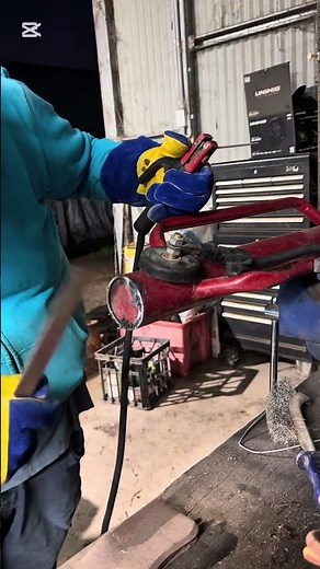 Fixing the star picket driver #welding #farmlife