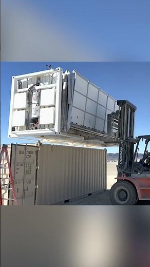 Solar container set up in 5 minutes, supplies heavy construction machinery