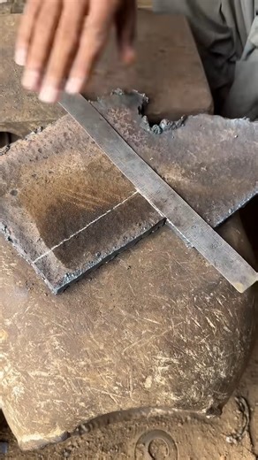 Watch this talented welder restore an excavator boom by skillfully filling a large hole using precise welding techniques. True craftsmanship in action! 👨‍🏭⚡ #reels #welding #skills #excavator #repair #innovation | Supachai.