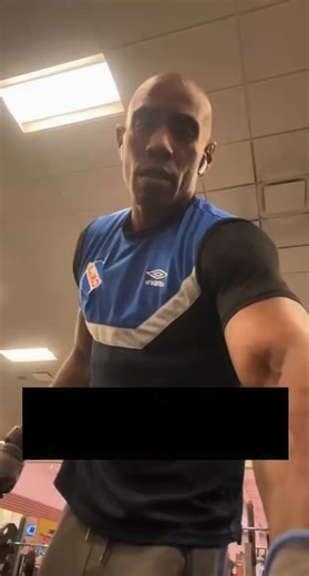 These people with their cameras are insufferable.Let’s inconvenience the entire gym so you can film yourself as if you own the whole thing.Plus, dude looks like he’s skipped every leg day since birth.