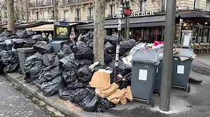 Garbage lines Paris streets amid pension strikes