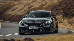 BMW Serie 5 restyling 2026 e M5, stile un po' meno Neue Klasse ma che cambiamento!