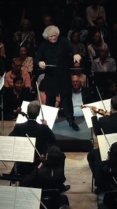 ⭐⭐⭐ Una de les millors formacions de música clàssica món, un dels directors imprescindibles del nostre temps i un compositor d’un món simfònic profund. 🎻 L’Orquestra Simfònica de la Ràdio Bavaresa, dirigida per Sir Simon Rattle, protagonitza un dels esdeveniments de l’any a Barcelona. 🎶 Amb la ‘Setena Simfonia’ de Bruckner, un monument noble i solemne a la memòria de Wagner. 👉 No et perdis una experiència musical sublim i transformadora. 📅 Divendres, 21 de novembre 🎟️ Entrades ja disponible
