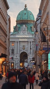 Vienna’s inner city glows with the warmth of evening, a symphony of lights and shadows beneath the dusk sky 🏛️🎶🎻🤍 📍Kohlmarkt / Hofburg 📍Burgtheater 📍Albertinaplatz 📍Opernring / Wiener Staatsoper 📍Michaelerplatz / Hofburg 📍Café Mozart 📍Hotel Sacher 📍Albertina / Wiener Staatsoper Come visit Vienna 🤗 #vienna #evening #stroll #opera #hofburg #architecture #rain | Vienna Visitas Photography