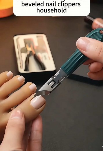 Super Sharp Oblique Nail Clippers for Precision Grooming