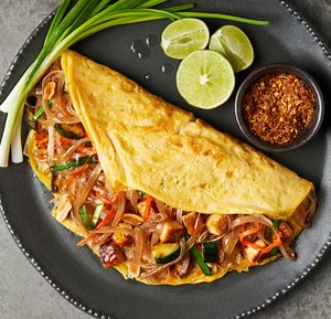 16K views · 1K reactions | Mama Noi's Pad Thai Omelette... Easy and simple! | Quick and Easy Cooking with Marion | Facebook