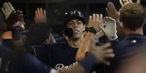 Yelich slams 33rd HR as Brewers bust out