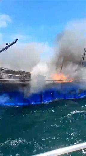 ST FRANCIS BAY VESSEL FIRE SPARKS POLLUTION FEARS THE South African Maritime Safety Authority (SAMSA) has issued a navigation warning due to the presence of the sunken vessel FV Western Star, which poses a hazard to maritime traffic. The 40-foot vessel owned by Knysna Fishing Company sank on Monday, after a fire broke out while the vessel was at anchor off Paradise Beach in St Francis Bay. 🔗 READ MORE: https://capetimes.co.za/news/2026-02-02-st-francis-bay-vessel-fire-sparks-pollution-fears/ 📸