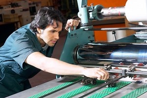 Difference Between Overapplied & Underapplied Overhead