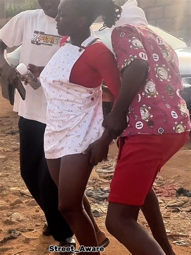 How Phone Snatchers Operate in Busy Markets