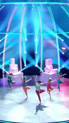 Stephen tWitch Boss on Instagram: "The season finale of #SYTYCD is tonight! Here’s a clip of @brianfriedman opening routine! @itsjojosiwa @leahremini @catdeeley and I had the chance to touch the stage with this phenomenal TOP 12. Make sure y’all check it out tonight on @foxtv"