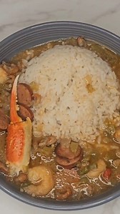 Let’s talk gumbo! 🍛 Have y’all ever tried making it with chicken thighs instead of crawfish? I saw a recipe that used boneless, skinless chicken thighs so you have that as your meat throughout, and I think I’m going to try that next time since my daughter isn’t big on seafood (but she’ll eat shrimp!). Also, do you add gumbo filé, or do you skip it like I did? Now, let’s get into it! The most labor-intensive part of making gumbo is the roux—it took me a whole 45 minutes of stirring to go from li