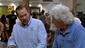 764K views · 23K reactions | KJ regresa a la tienda con un revólver Remington de finales del siglo XIX que tiene detalles en plata y oro.  Todo esto y más en tu pantalla de History #ElPrecioDeLaHistoria | HISTORY | Facebook