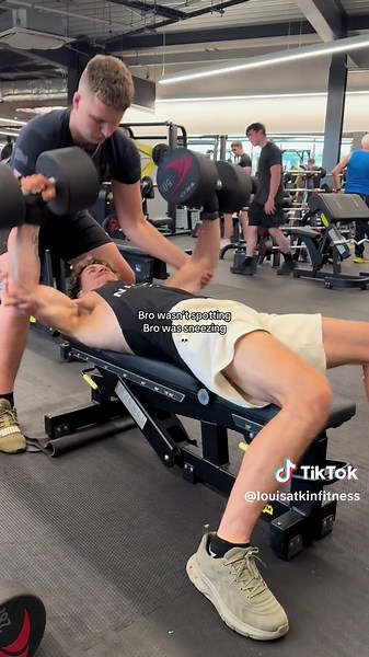 Gym Fails: When Spotting Goes Wrong