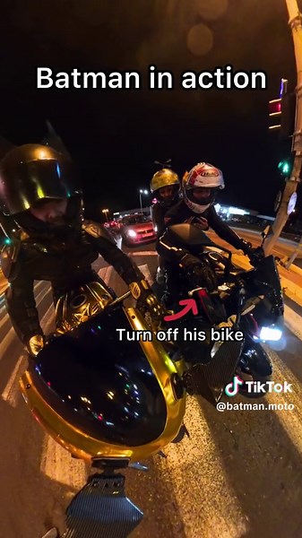 Batman Saves Girl In Danger with Motorcycle | Gotham Biker Rescue