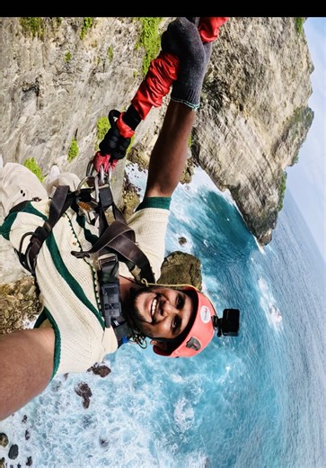 One jump. Endless adrenaline. Cliffside moments in Nusa Penida that words can't explain. Not just an adventure but a feeling I'll never forget. #balivibes #cliffjumping #nusapenida #extremeadventure #fypシ゚