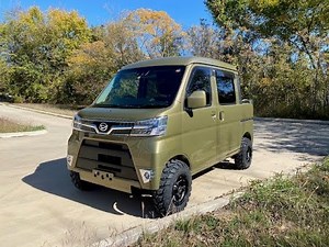 Daihatsu Hijet Deck Van - Manual Transmission - Japanese Mini Trucks 4x4