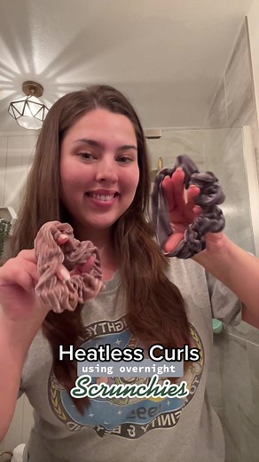 How to Get Natural Curls Using Scrunchies | Heatless Curls Tutorial